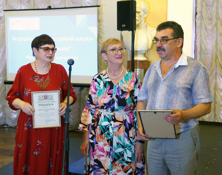 Акція «Рука підтримки»: у Запоріжжі успішно відбувся мистецький медійний аукціон 27 Акція «Рука підтримки»: у Запоріжжі успішно відбувся мистецький медійний аукціон 10
